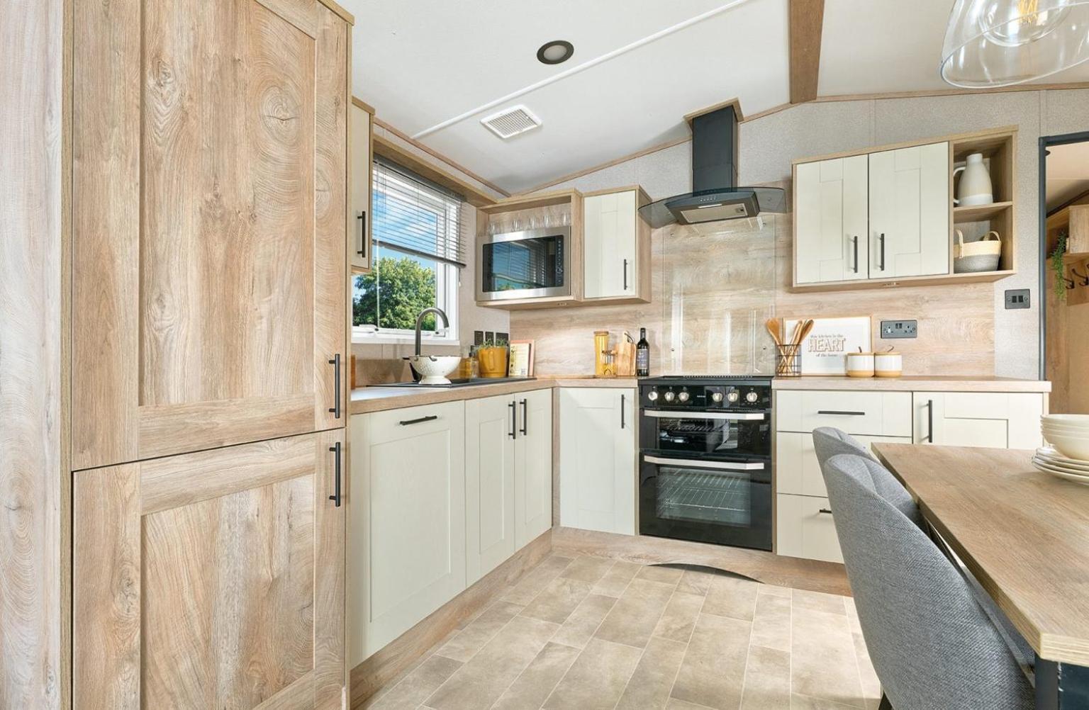 Emma'S Oasis 2-Bedroom Caravan At Durdle Door Sleeps 4 West Lulworth Exteriör bild